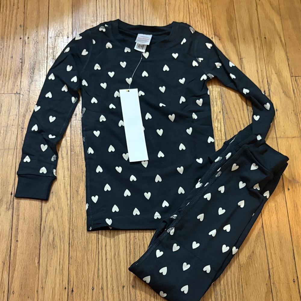 *Hanna Andersson HannaSoft Black Pajama Set with White Heart Print